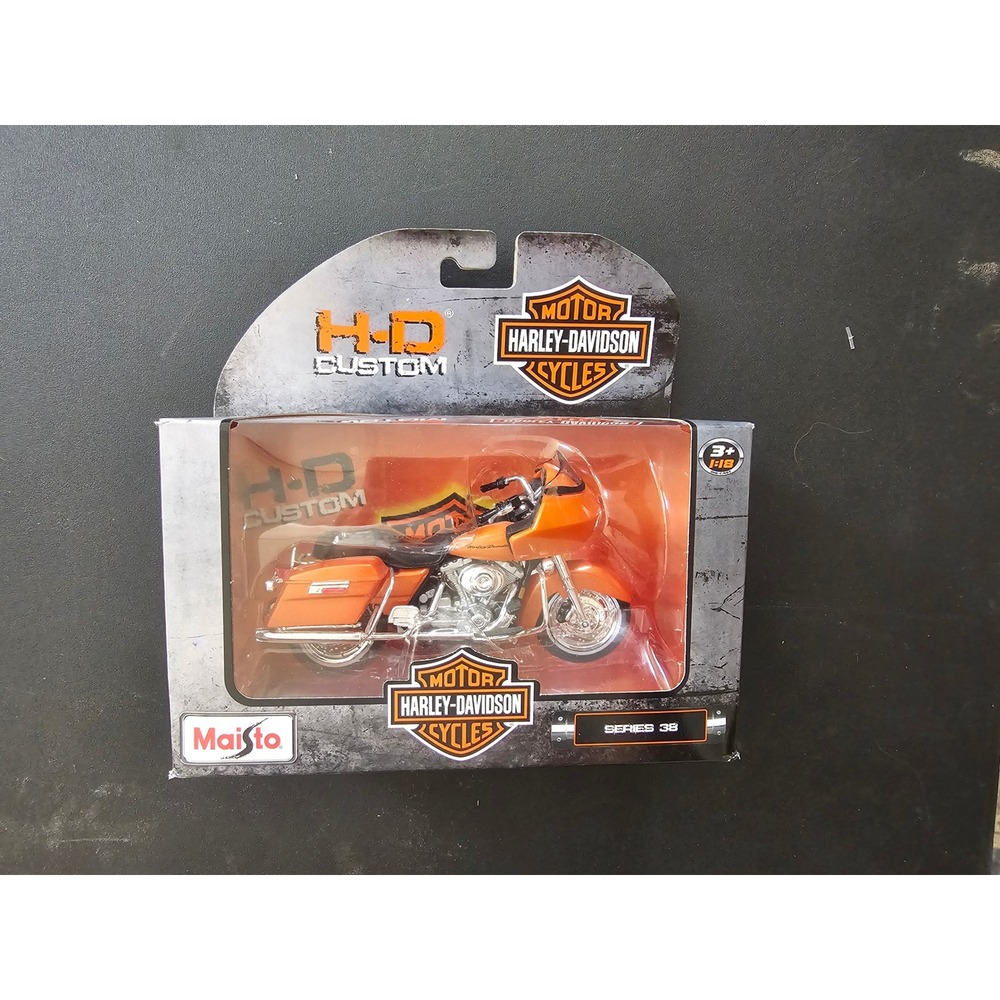 Maisto Harley Davidson Motorcycle Unisex 1:18 Orange 2002 FLTR Road Glide Model